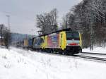 Die 189 907 und die 189 912 am 04.12.2010 mit einem KLV-Zug bei der Durchfahrt in Aling.