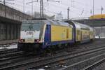 Metronom/Start 246 005 schiebt der RE nach Cuxhaven aus Hamburg-Harburg am leicht verschneeten 13 Febnruari 2026. Wegen finanzielle Schwierigkeiten m�sste Metronom in 2025 deren Kontrakt f�r REs zwischen Hannover und Hamburg, bzw G�ttingen und Hamburg und Cuxhaven vorzeitig stornieren. Die Z�ge fahren noch mit Metronomfarben, haben 2026 beinahe alle die Metronom merkmahle verloren.