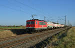 155 196 der MEG schleppte am 31.10.18 einen Kesselwagenzug durch Braschwitz Richtung Halle(S).