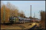 Mit einem Autozug f�hrt 142 001-7 am 22.2.2012 durch Leipzig-Thekla.