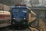 110 469-4 mit Nationalexpress Ersatzzug bei der Einfahrt in Wuppertal Hbf, Februar 2018.