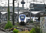 Br 442 NationalExpress Nr. 875, Ausfahrt Köln-Hbf - 19.06.2022