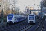 Nationalexpress 358 als RE7 und rechts abellio S7 in Wuppertal, Dezember 2016.