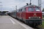 KBS 730 Basel-Waldshut-Schaffhausen-Singen: 218 155-0 (NeSA) + 1 BD + 3 B, RE 93560 Basel-Singen, öffentliche Abschiedsfahrt zum Ende des Dieselbetriebes, Basel Badischer Bahnhof, 15.