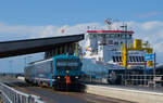 629 505 hat gerade in Dagebüll Mole die Urlauberschaft zur Fähre nach Amrum und Föhr gebracht und wird für die Rücktour nach Niebüll flottgemacht. 04.10.2025