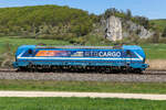 192 015 RTB Cargo / northrail zwischen Dollnstein und Breitenfurt am 25.4.26. Im Hintergrund ein beliebter Radweg und Kletterfelsen.

