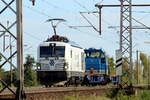 NRAIL 248 074 in Diensten von Duisport Rail kommt mit 2 Tragwagen als Schutz f�r die SKL 322 220 am Fotopunkt in Dedensen-G�mmer vorbei 22.10.2026