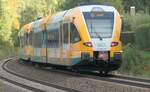 Bunt sind schon die W�lder...Dreifach-Traktion des TRILEX-Ersatzverkehres auf der RE1 von Dresden nach G�rlitz mit dem am Schlu� fahrenden ODEG VT 646 044 im vollen Tempo am Block Lotzdorf Ende
