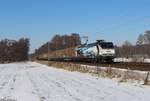 145 023 Press mit zahlreichen Schiebewandwagen in der Winterlandschaft von Dauelsen im Kreis Verden am 13.02.2021