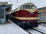 Press 118 757-4 steht im Bahnhof Zwickau bei ungemütlichem Wetter am 15. Februar 2025.