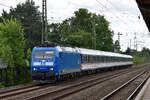 185 061-5 rauscht mit ihrem EM Sonderzug durch Angermund in Richtung Duisburg.

Angermund 07.07.2024