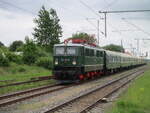 Mit einer Stunde Versp�tung erreichte der Sonderzug Zwickau-Putbus,am 30.Mai 2026,Bergen/R�gen.W�hrend die PRESS 242 001 in Bergen/R�gen zur�ckblieb,�bernahm die 86 1333 den Sonderzug bis Putbus.Aufgenommen vom Bahnsteigende.