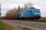 Die PRESS 145 030-7 mit einem Holzzug bei der Durchfahrt in Nassenheide am 23.11.2013.