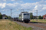 Mit mehreren Kuppelwagen am Haken rollte am 08.09.26 111 222 von Railadventure durch J�trichau Richtung Ro�lau.