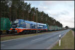 Raildox's Neue im Einsatz: RDX 2019 318-5 am 07.04.2026 kurz nach Sonnenaufgang im Güterbahnhof Lubmin.