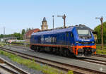 Die Raildox 159 444-9 pausierte am 15.05.2026 im Bahnhof Zeitz. Aus dem Zug fotografiert.