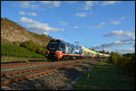 ELP/Raildox 2019 333-4 fuhr am 24.09.2026 mit dem SCHWAIGER Holzzug bei Himmelstadt im Maintal gen Norden.