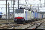 D-Railpool - Loks 91 80 6 186 496-6 + 475 422 vor Güterzug unterwegs in Pratteln am 21.03.2025