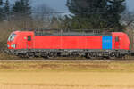 193 306 ex DB Cargo als Neuzugang bei Railpool. Diese Farb Kombi finde ich sogar recht gut. Aus 2 mal langweilig wird Interessant. Mit Dem Tele am 28.3.26 geschossen bei Zorneding.