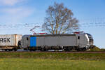 193 213-4 bei Bramstedt mit einem Containerzug nach Osnabrück.