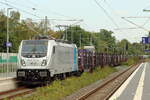 Rpool 188 123 kommt mit einem Stahlr�hrchen Zug durch Herten-Westerholt gefahren 2.9.2026  