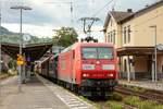 RBH 145 028-7 mit Kohlezug in Königswinter, Juli 2021.