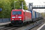 D-DB 185 234-2 fuhr am 26.10.2026 mit ihrem  RBH-KLV  zum L�becker-Skandinavienkai (ALSK). Hier bei der Durchfahrt am Haltepunkt L�beck-D�nischburg IKEA (ALD A).