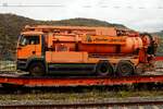 Redler Service Sp�lzug mit MAN Lkw auf Flachwagen in Oberwesel, Oktober 2025.