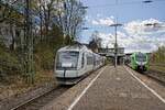 VT 106 der Regiobahn verlässt als S28 den Bahnhof Wuppertal-Zoologischer Garten Richtung Elberfeld (07.04.2022), Gruß zurück an den Tf!