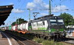 RTB CARGO GmbH, Düren [D] mit der ELL Vectron  193 726  [NVR-Nummer: 91 80 6193 726-7 D-ELOC] und einem Containerzug am 06.07.23 Vorbeifahrt Bahnhof Magdeburg-Neustadt.