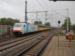 Mit geschlossenen ARS-Autotransportwagen kam am 11.09.2013 die 185 639-2 aus Richtung Seelze durch Hannover Linden-Fischerhof.