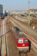 Die von der Salzland Rail Service angemietete 132 068-8 rangiert am 06.03.2025 im Bahnhof Gießen