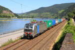 Deutschland 
Lok 6193 167 von SBBCargo zieht einem Containerzug in Assmannshausen 
29/7/2024