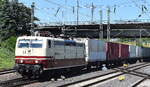 Martin Schlünß Eisenbahnlogistik, Wankendorf mit ihrer  181 215  Name:  HOLSTEIN  (NVR:  91 80 6181 215-5 D-SEL ) und einem Containerzug am 07.06.23 Vorbeifahrt Bahnhof Hamburg-Harburg.