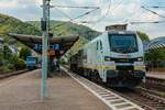 159 236-9 Schweerbau Eurodual & RheinCargo DE671 Class66 in Boppard Hbf, Juli 2025.