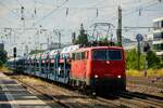 111 066-7 mit Autotransportzug in M�nchen-Heimeranplatz, Juni 2023.