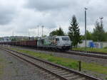 Stahlwerk Th�ringen SWT, 76 111 ( 9288 0076 111-8 B-SWT ) mit einem Schrottzug in Gera am 8.5.2026