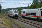 Der TALGO Steuerwagen D-DB 73 80 80-91 002-4 Apzf und die Lokomotive  DB 105 007 am 26.07.2026 in Jossa.