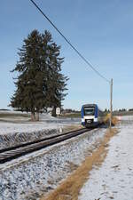 Viele unbeschrankte Bahnübergänge prägen die Bahn von Marktoberdorf nach Füssen.