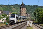 460 005 erreicht aus Richtung Koblenz den Bahnhof Oberwesel auf seiner Fahrt nach Mainz Hbf.

Oberwesel 20.06.2026