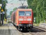 Am 01.07.2024 ist 145 047-7, noch im DB-Lack, mit ihren WFL-Doppelstockwagen und einem Wittenberger Steuerwagen als S6 auf dem Weg nach Hannover Hbf, bei der Einfahrt in den Bahnhof Aligse. Der Ersatzverkehr war aufgrund erneutem Fahrzeugmangel der Transdev Hannover notwendig geworden. Mittlerweile trägt die Lok den WFL-Lack, angelehnt an die ehemalige Lackierung der DB AG, so wie 145 039-4.