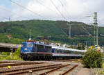 
Eigentlich hatte ich mit einem Triebwagen gerechnet, aber dann wurde ich sehr überrascht....
Die TRI 110 469-4 fährt am 02.06.2018 mit einer leer Garnitur von n-Wagen durch Niederschelden in Richtung Köln. Warum der Zug hier über die Siegstrecke fuhr ist mir unbekannt, die TRI-Fahrzeuge sind unter anderem für den National Express auf der RB 48 Wuppertal – Köln unterwegs, aber normalerweise nicht hier. 

Die 110 469-4 wurde 1966 von Henschel in Kassel unter der Fabriknummer 31035 gebaut, die Elektrik ist von SSW (Siemens-Schuckert-Werke), bis 2014 fuhr sie für die DB. Seit 2016 fährt sie für die TRI Train Rental GmbH mit der NVR-Nr. 91 80 6110 469-4 D-TRAIN.