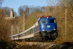 TRI 110 428-0 mit RB40 Ersatzzug in Witten, Februar 2022.