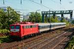 TRI 110 198-9 mit TRI- Wagenüberführung in Wuppertal, Juli 2025.