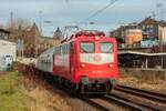 TRI 110 198-9 mit TRI-Wagenüberführung in Wuppertal, Januar 2026.