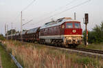 Am Abend des 19.07.2022, kurz vor Sonnenuntergang fuhr die NRE 132 426 (232 426) mit einem leeren Getreidezug aus Mukran raus. Aufgenommen im Bft Mukran West.
