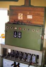 Stellwerk Usingen - Streckenblock mit Blockfeldern und Fahrstraenhebeln, 1.