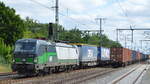 TX Logistik AG, Troisdorf [D] mit der wohl neu jetzt auch angemieteten ELL Vectron  193 733  [NVR-Nummer: 91 80 6193 733-3 D-ELOC] und Taschenwagenzug am 22.06.21 Durchfahrt Bf.