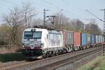 91 80 7193 313-2 D-TXL am 20.03.2026, 15:02 Uhr aufgenommen Broicherseite, Kaarst in Fahrtrichtung Meerbusch-Osterath. - 
Erst bei der Sichtung der Fotos fiel mir auf, dass mir 70 Minuten später die rote Railpool 91 80 6193 313-4 D-Rpool vor die Linse geraten ist.  193 313  gibt's also zweimal; Hier ist jetzt die führende, vierte Stelle der Fahrzeugnummer entscheidend.