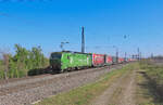 Heitersheim - 11. April 2025 : TXL 193 281 - Werbelok  The future is rail - Green deal on track  mit einem Kombi in Richtung Schweiz unterwegs. 

Link zum Video : https://www.youtube.com/watch?v=o5KXy9Er8SU